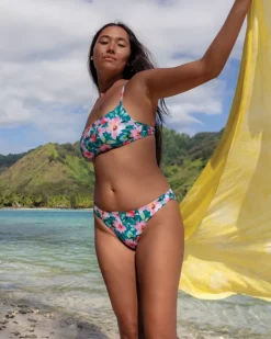 Bikini Bottom - TROPICAL PARADISE